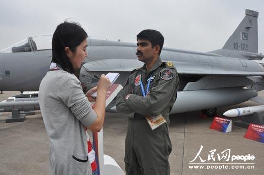 2012��11��15�����磬�ͻ�˹̹��܊����֩�롱���(du��)��ϯ�w�ІT Ahsan��У�ڵھŌ��Ї���չ�F(xi��n)��(ch��ng)��������W(w��ng)Ӣ��ӛ����ި�Ĳ��L��   �zӰ������W(w��ng)����ӛ��  ���D(zhu��n)��
